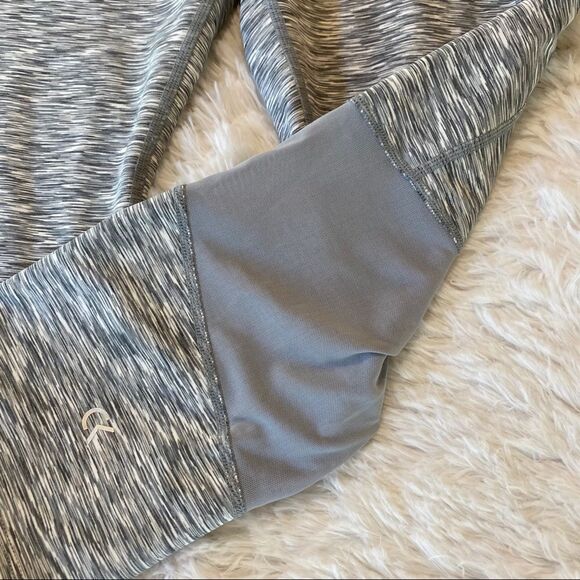 Calvin Klein Performance Capris Leggings, Size L - Picture 6 of 10